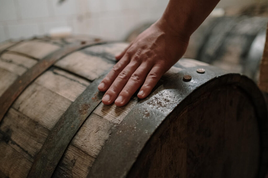 Can you put beer in an oak barrel?